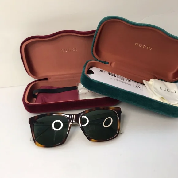New - 💯 originalGucci Green Rectangular Men's Sunglasses GG0558S 003
